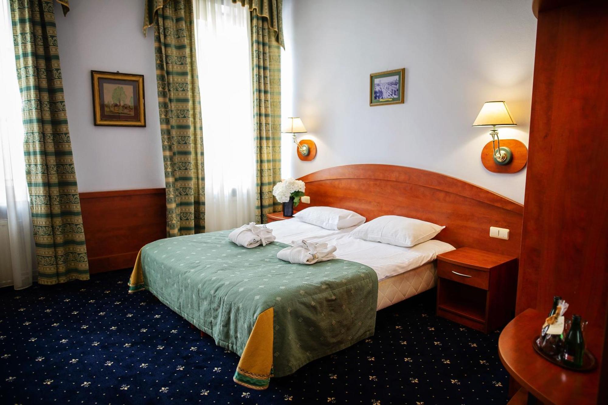 Pietrak Hotel Gniezno Dış mekan fotoğraf