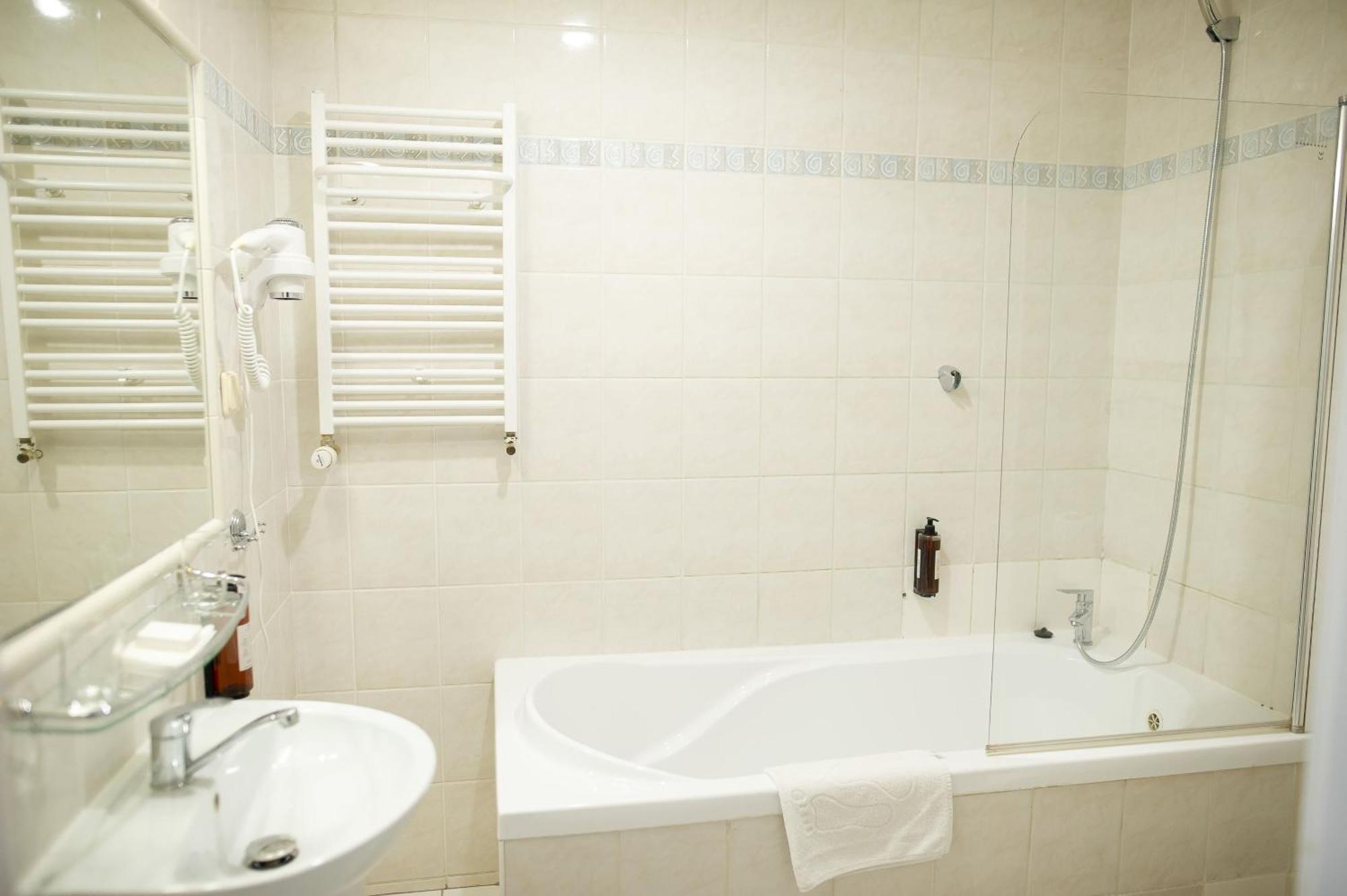 Pietrak Hotel Gniezno Dış mekan fotoğraf