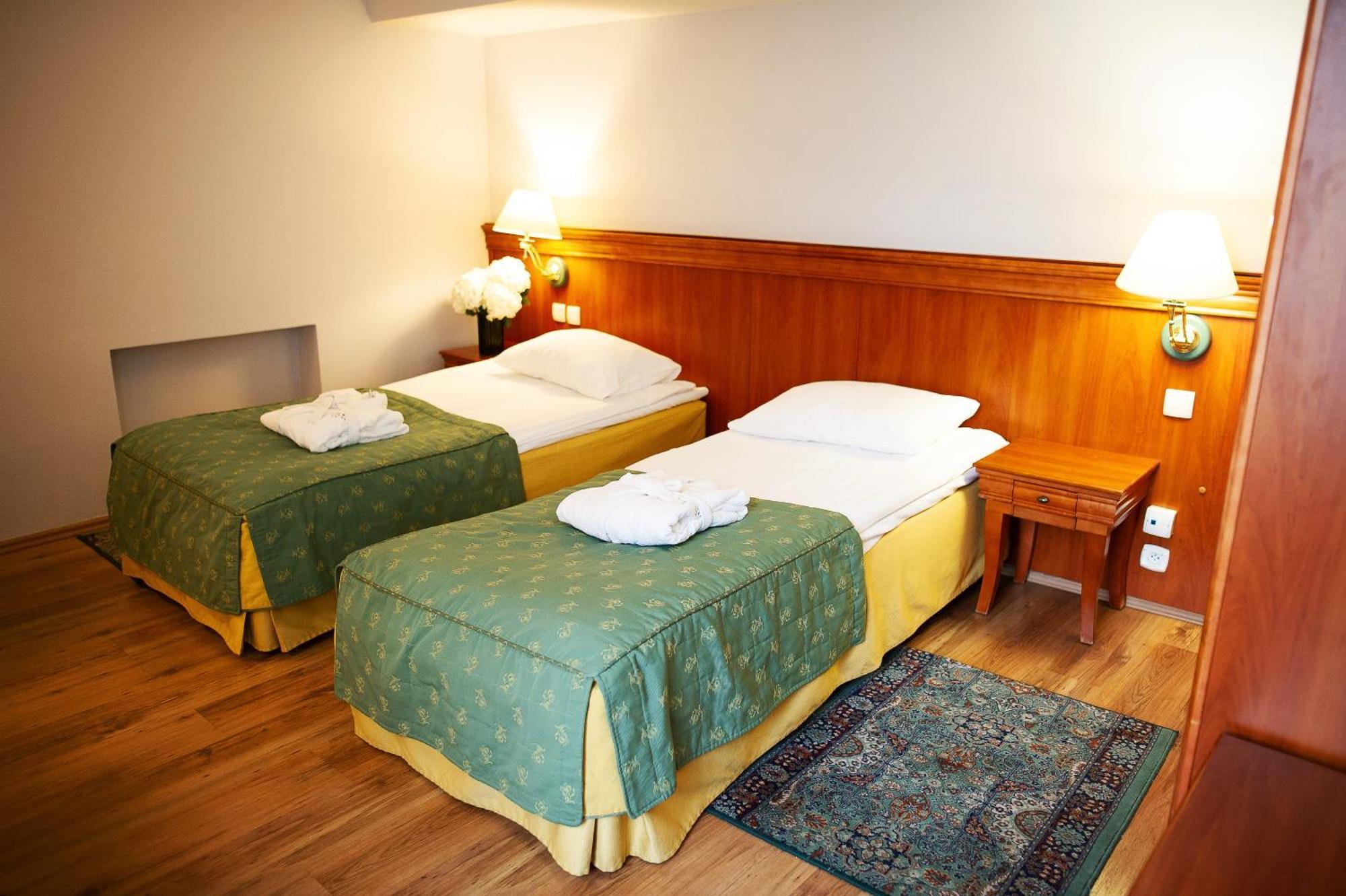 Pietrak Hotel Gniezno Dış mekan fotoğraf