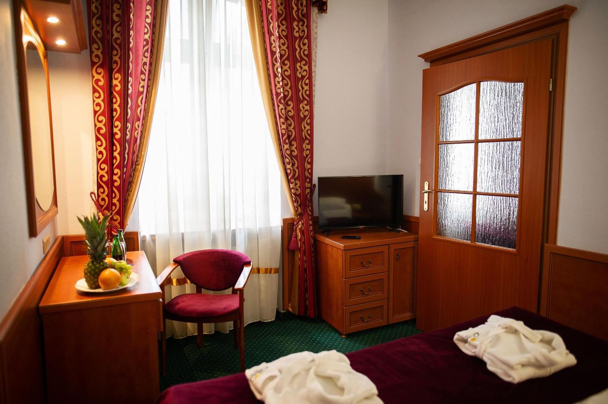 Pietrak Hotel Gniezno Dış mekan fotoğraf