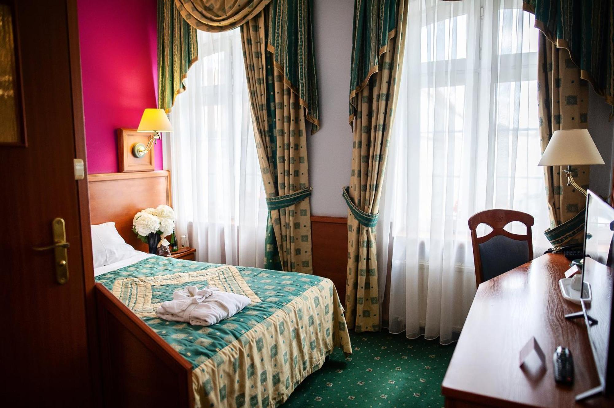 Pietrak Hotel Gniezno Dış mekan fotoğraf