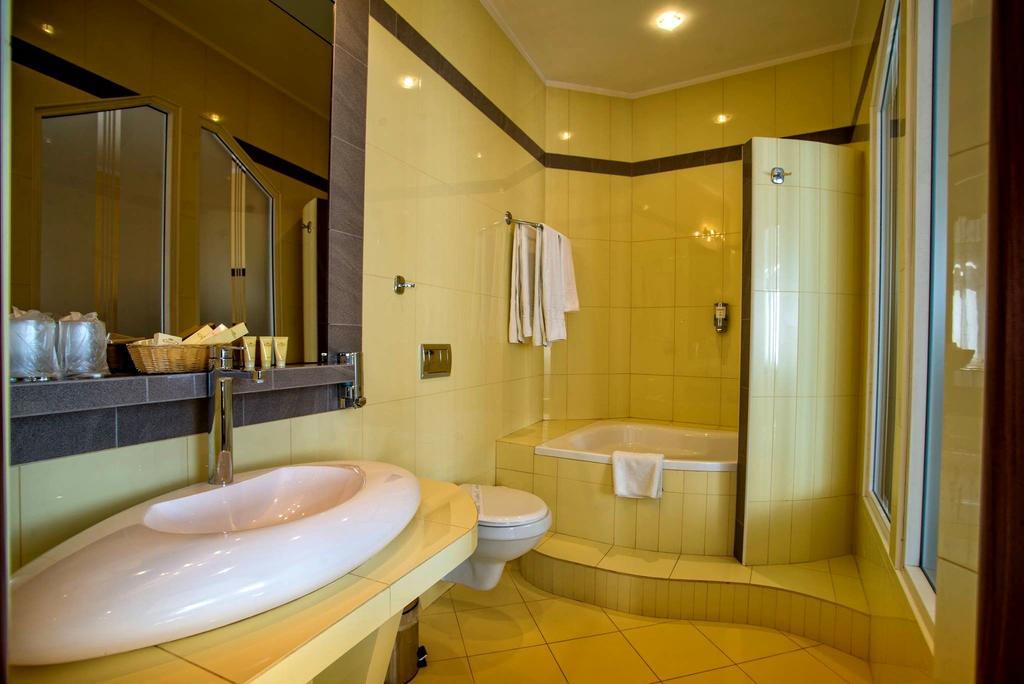 Pietrak Hotel Gniezno Dış mekan fotoğraf